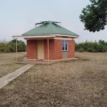 Bandas Kazinga Channel Katunguru Buitenkant foto